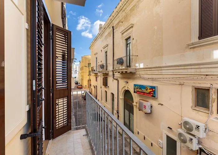 Balconcino Sul Rivellino By Barbarhouse