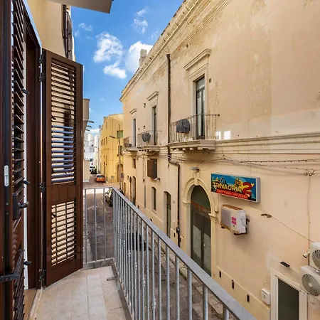 Balconcino Sul Rivellino By Barbarhouse